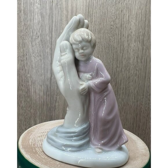 VTG 1983 Roman Palm of My Hand Child Figurine Porcelain Religious Glossy Lilac - Picture 1 of 10